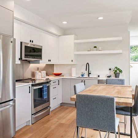 Modern Two Story Townhouse Near Light Rail Apartment Seattle Bagian luar foto