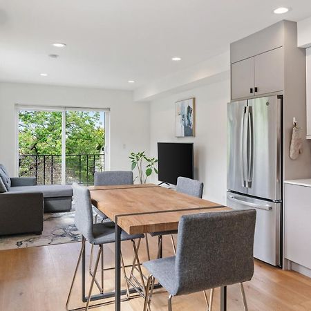 Modern Two Story Townhouse Near Light Rail Apartment Seattle Bagian luar foto