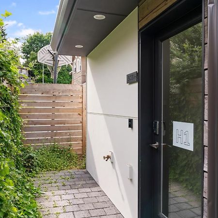 Modern Two Story Townhouse Near Light Rail Apartment Seattle Bagian luar foto