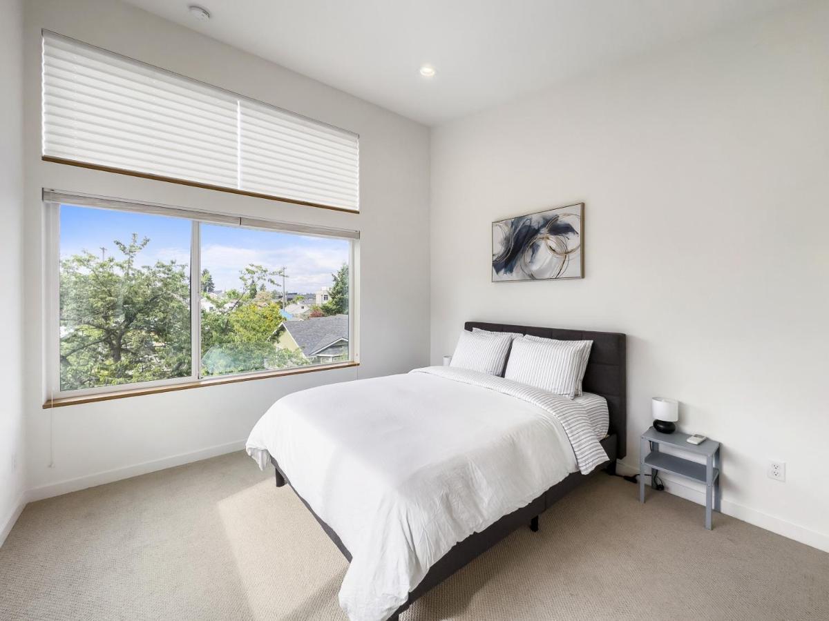Modern Two Story Townhouse Near Light Rail Apartment Seattle Bagian luar foto