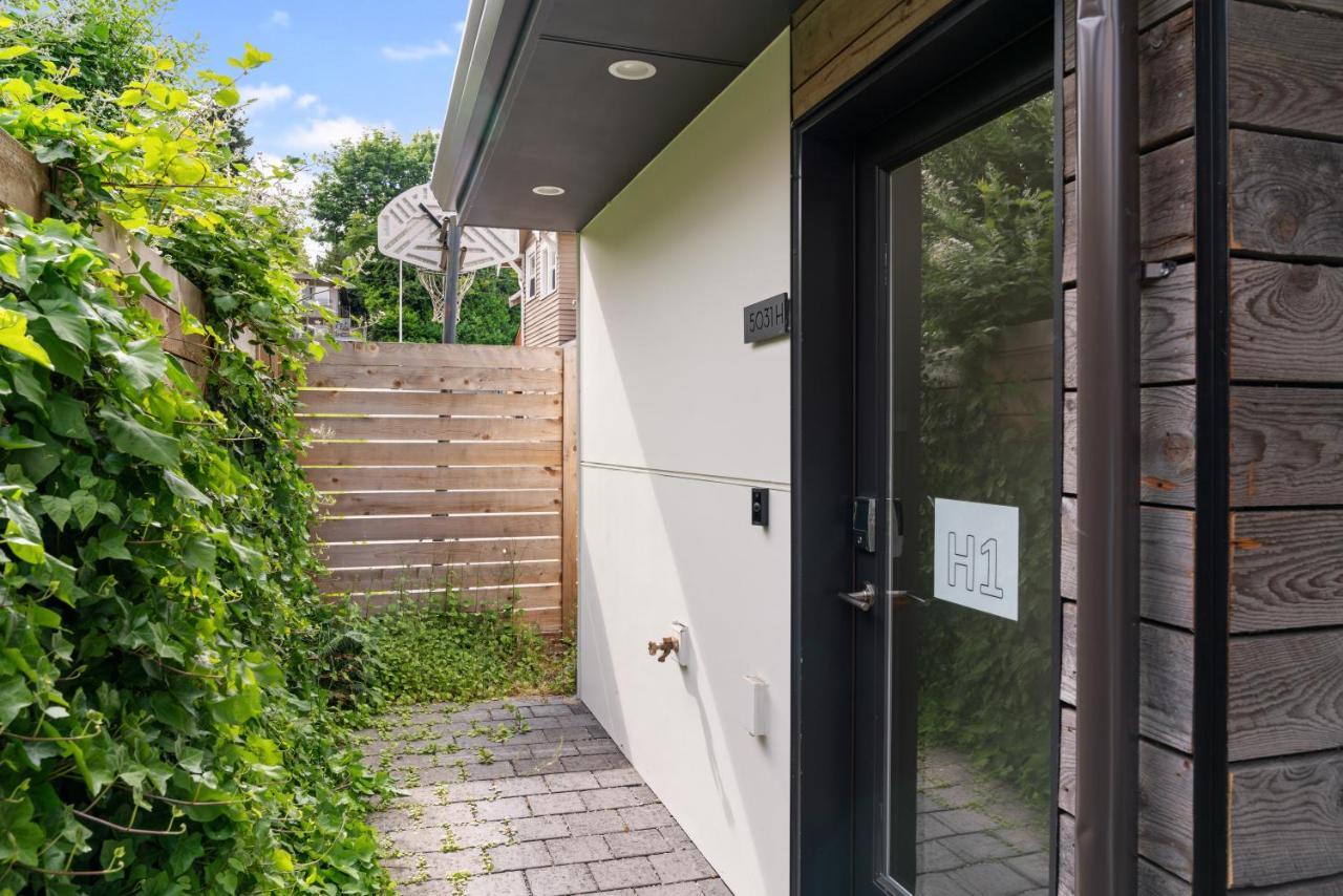 Modern Two Story Townhouse Near Light Rail Apartment Seattle Bagian luar foto