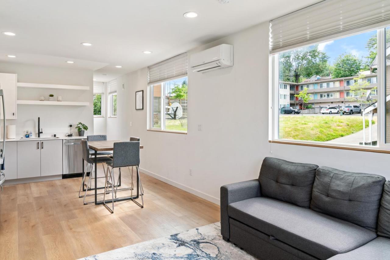 Modern Two Story Townhouse Near Light Rail Apartment Seattle Bagian luar foto