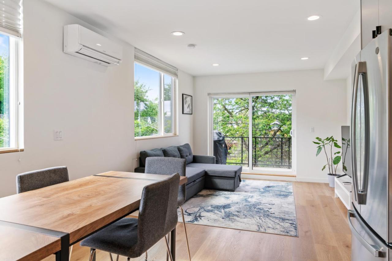 Modern Two Story Townhouse Near Light Rail Apartment Seattle Bagian luar foto